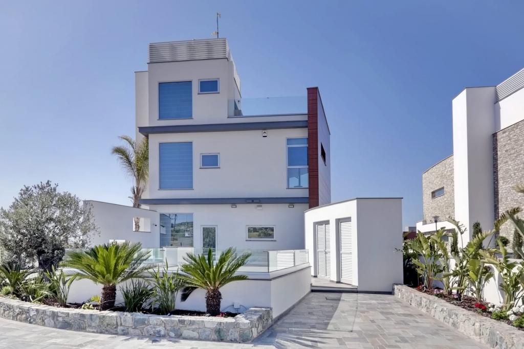 Villa in Famagusta, Cyprus, 565 sq.m - picture 1