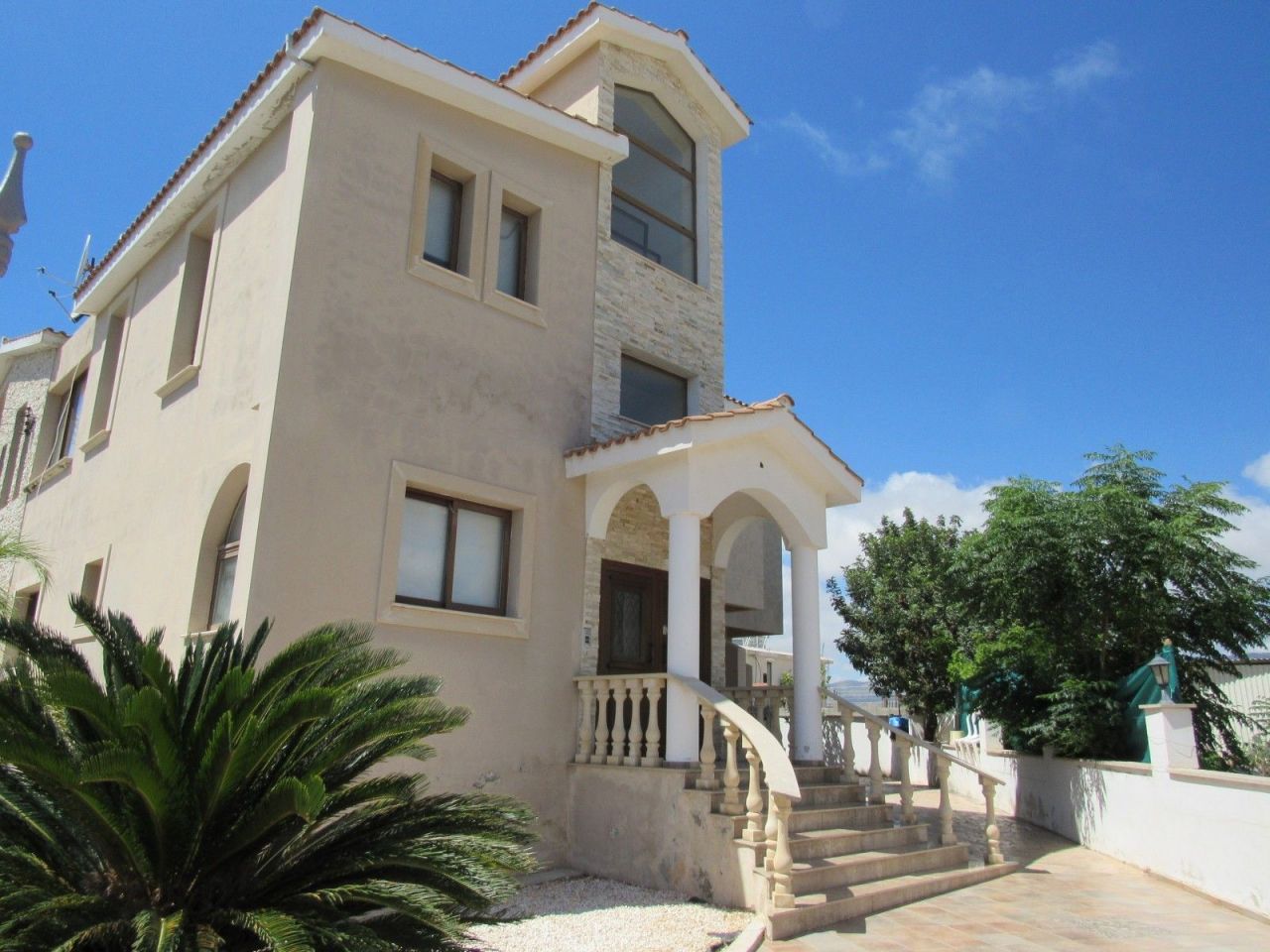 Commercial property in Paphos, Cyprus - picture 1