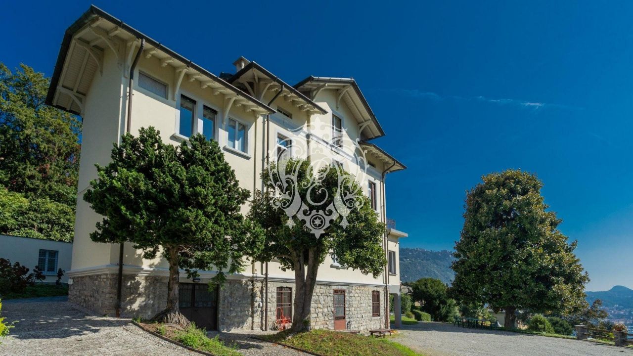 Villa in Como, Italy, 630 sq.m - picture 1