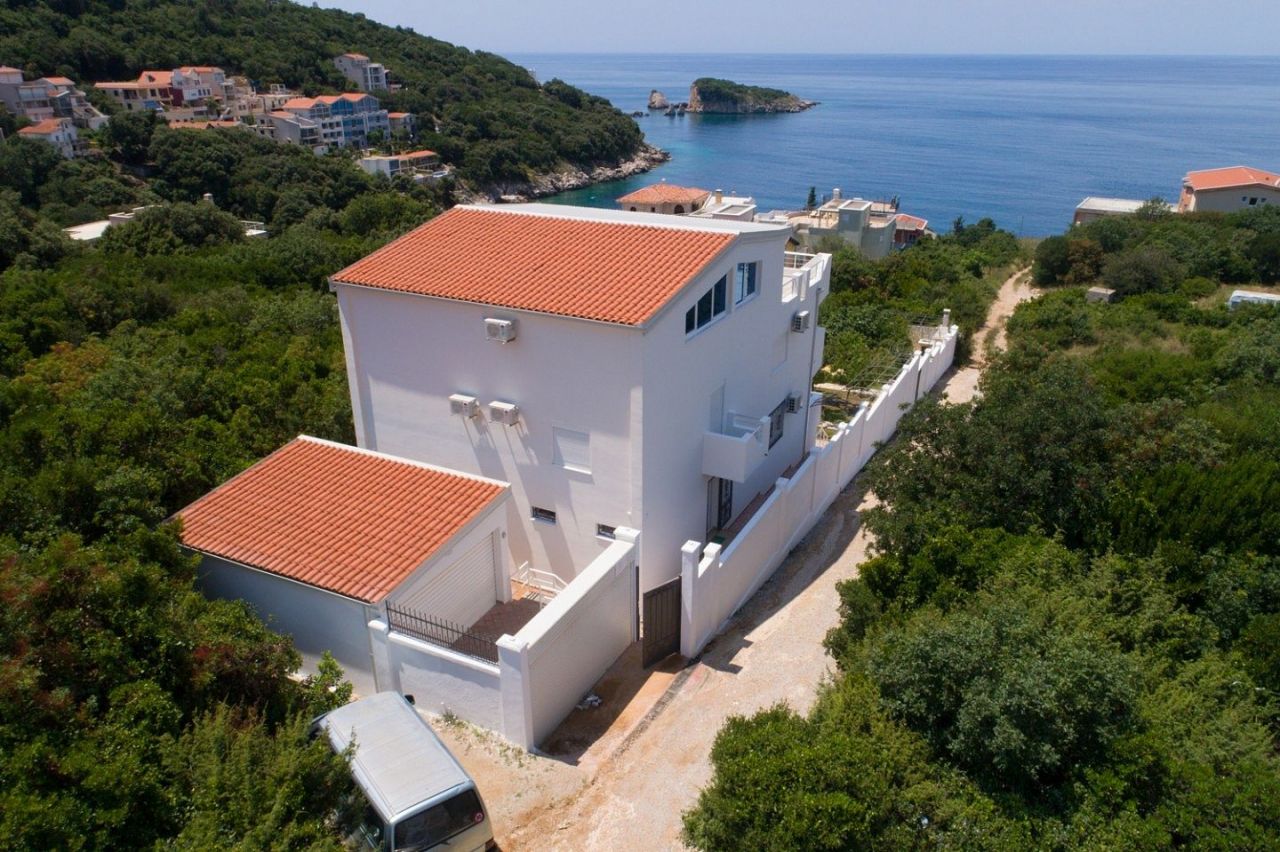 Villa in Utjeha, Montenegro, 360 sq.m - picture 1