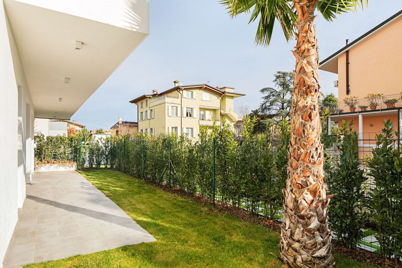 Apartamento por Lago de Garda, Italia, 130 m2 - imagen 1
