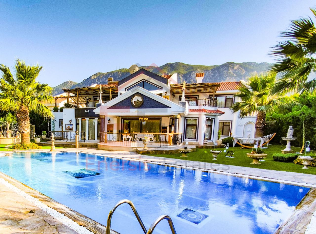Villa in Kyrenia, Cyprus, 380 sq.m - picture 1