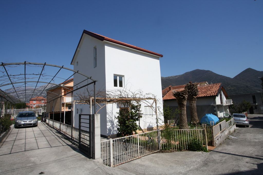House in Kamenari, Montenegro, 148 sq.m - picture 1
