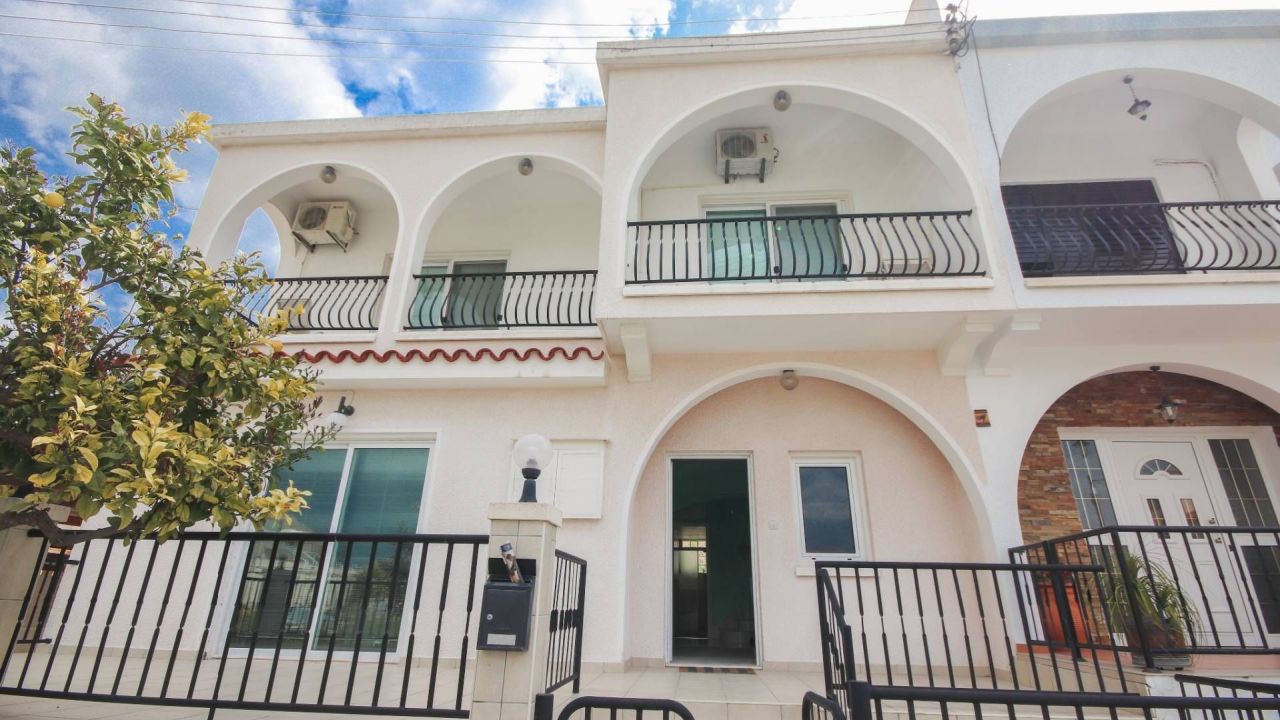 Villa à Larnaca, Chypre, 180 m2 - image 1