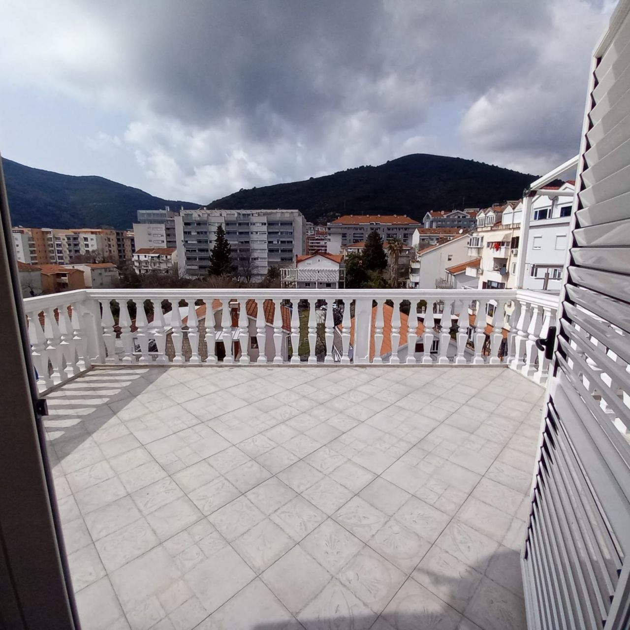 Wohnung in Budva, Montenegro, 88 m2 - Foto 1