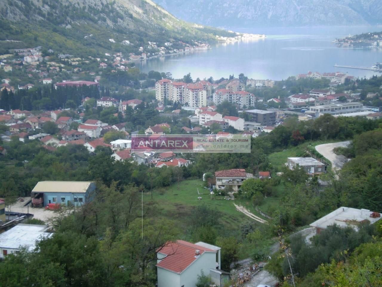 Grundstück in Kotor, Montenegro, 2 000 m2 - Foto 1
