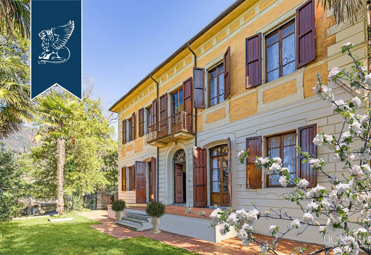 Villa in Camaiore, Italy, 550 sq.m - picture 1