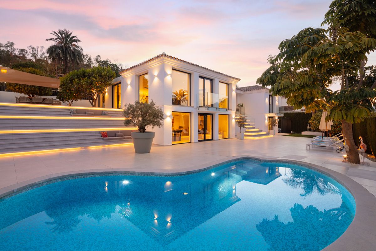 Villa in Marbella, Spain, 350 sq.m - picture 1