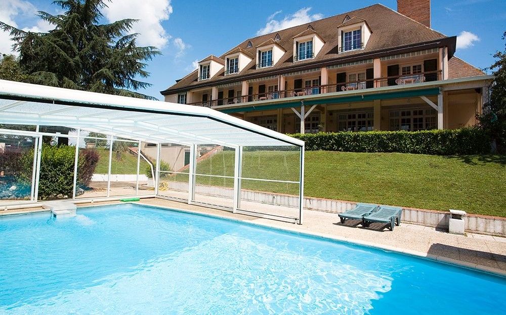 Hotel en Auvernia, Francia, 12 000 m2 - imagen 1