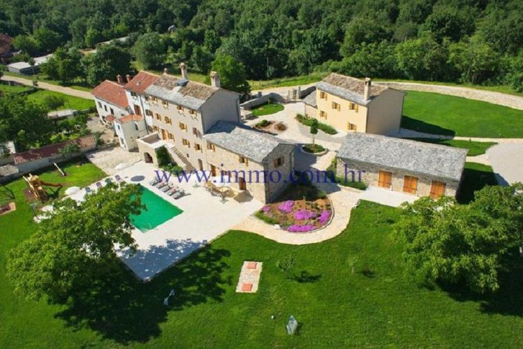 Manor in Motovun, Croatia, 1 020 sq.m - picture 1