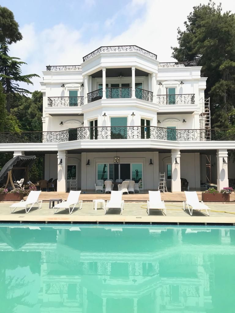 Villa in Istanbul, Turkey, 2 600 sq.m - picture 1