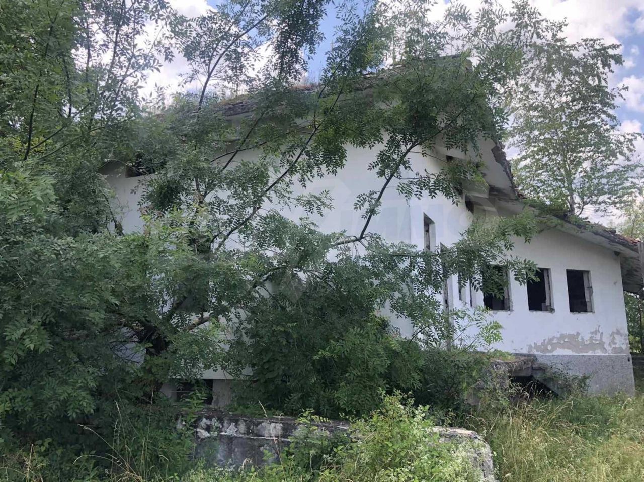 House in Targovishte, Bulgaria, 1 700 sq.m - picture 1