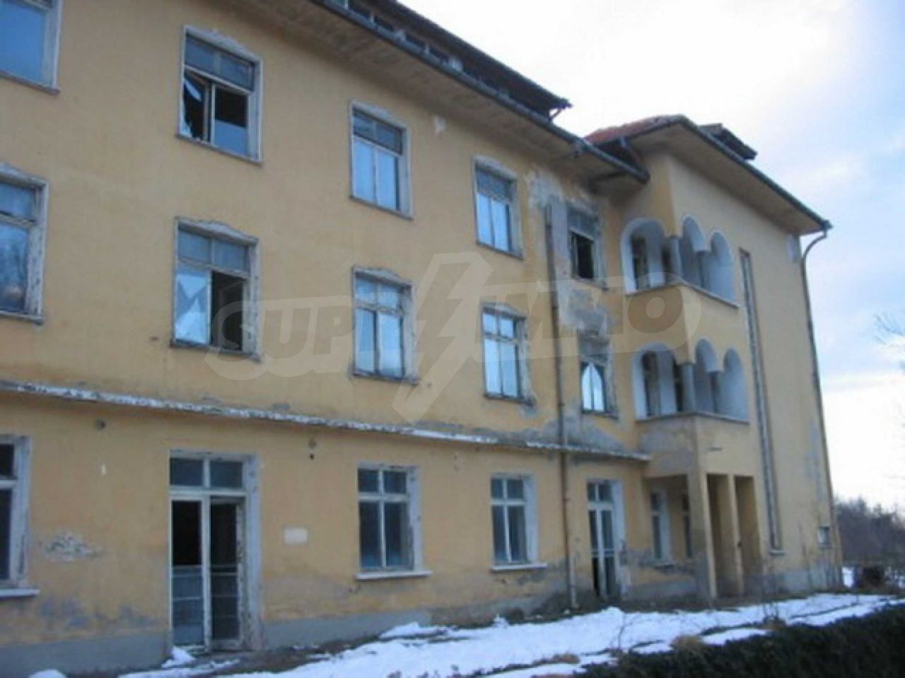 House in Gabrovo, Bulgaria, 1 350 sq.m - picture 1