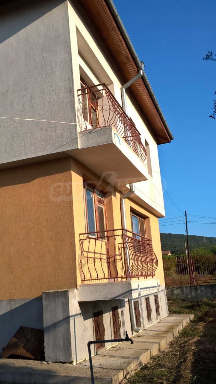 Maison à Obrochishte, Bulgarie, 340 m2 - image 1