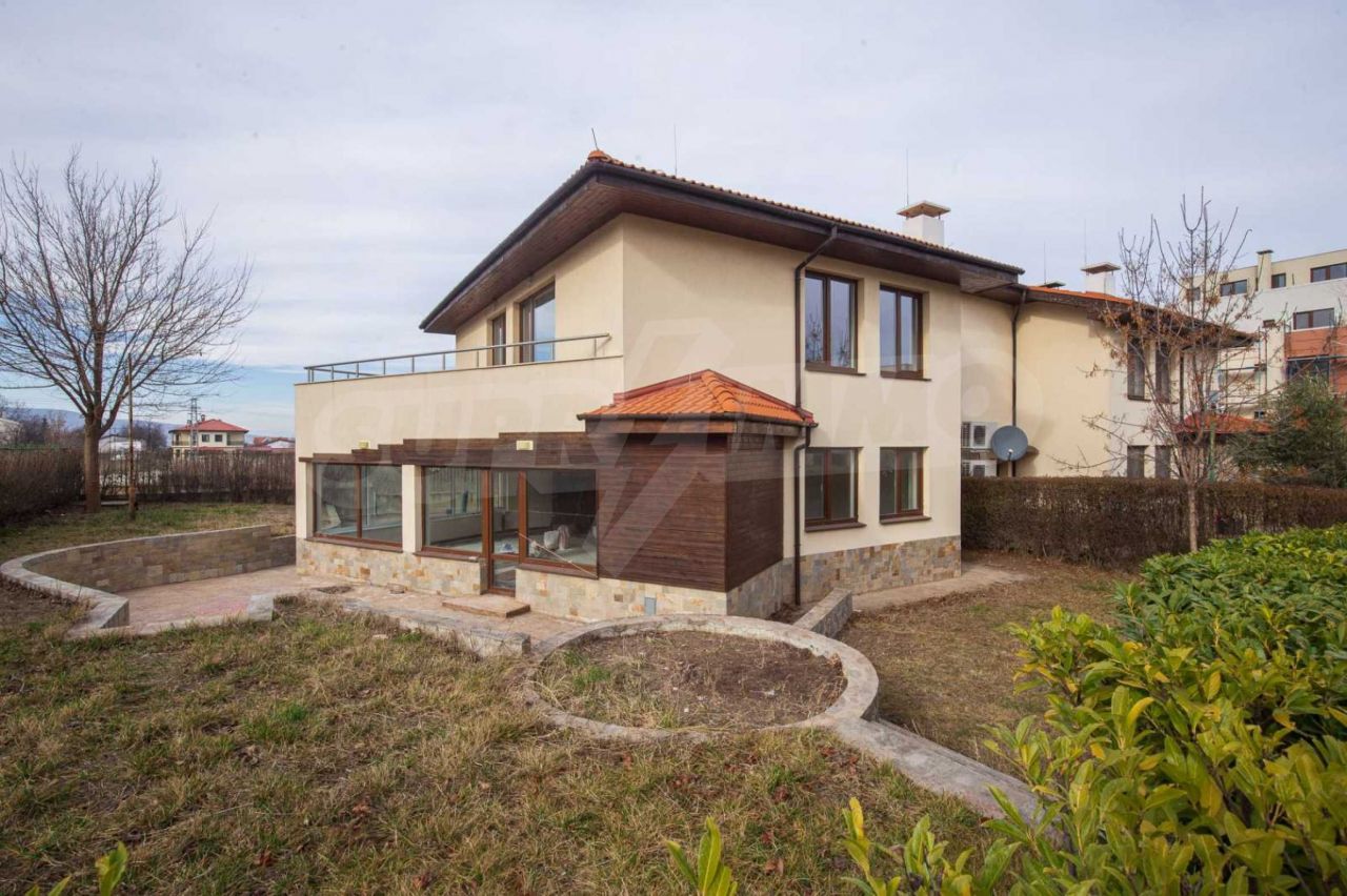 House in Markovo, Bulgaria, 250 sq.m - picture 1