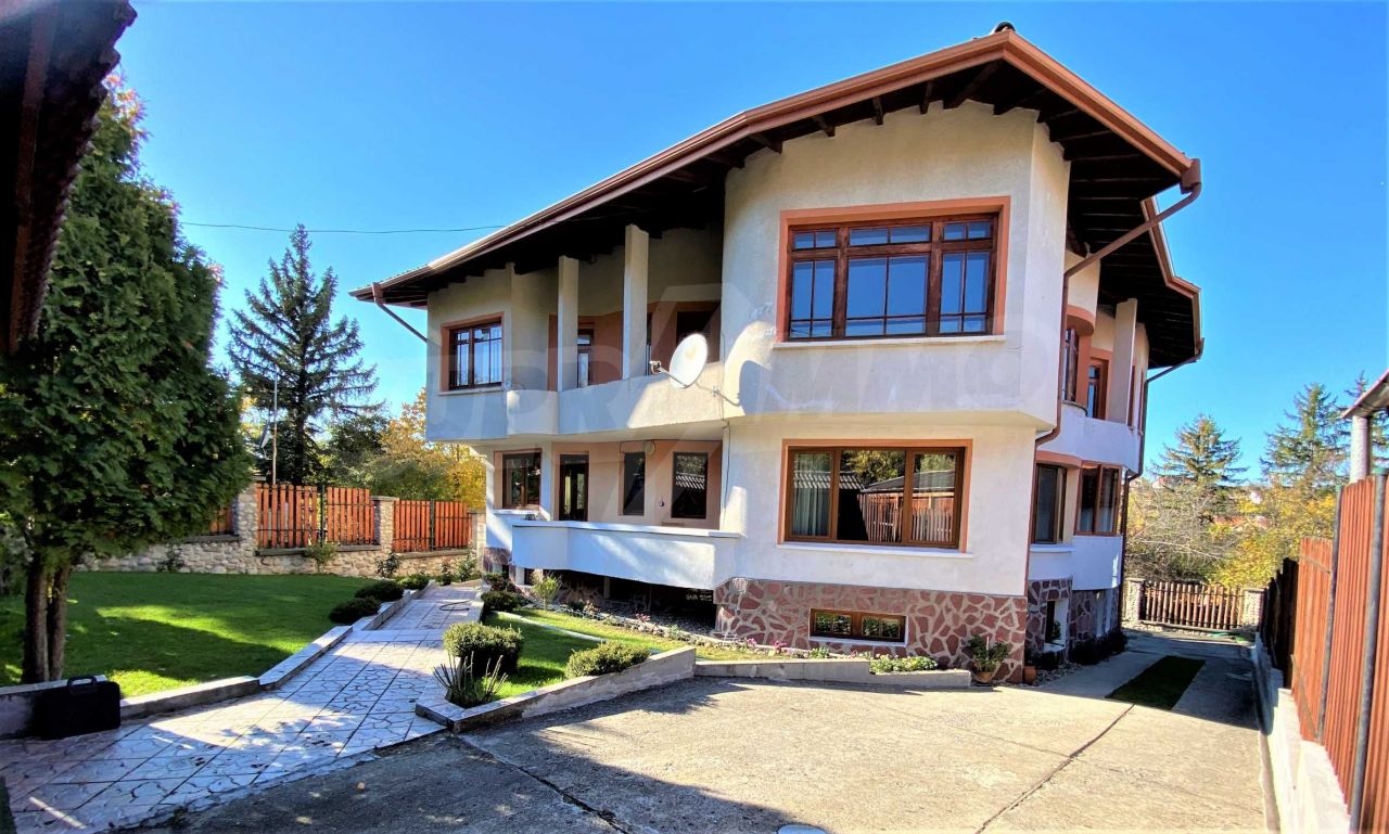 House in Bankya, Bulgaria, 465 sq.m - picture 1