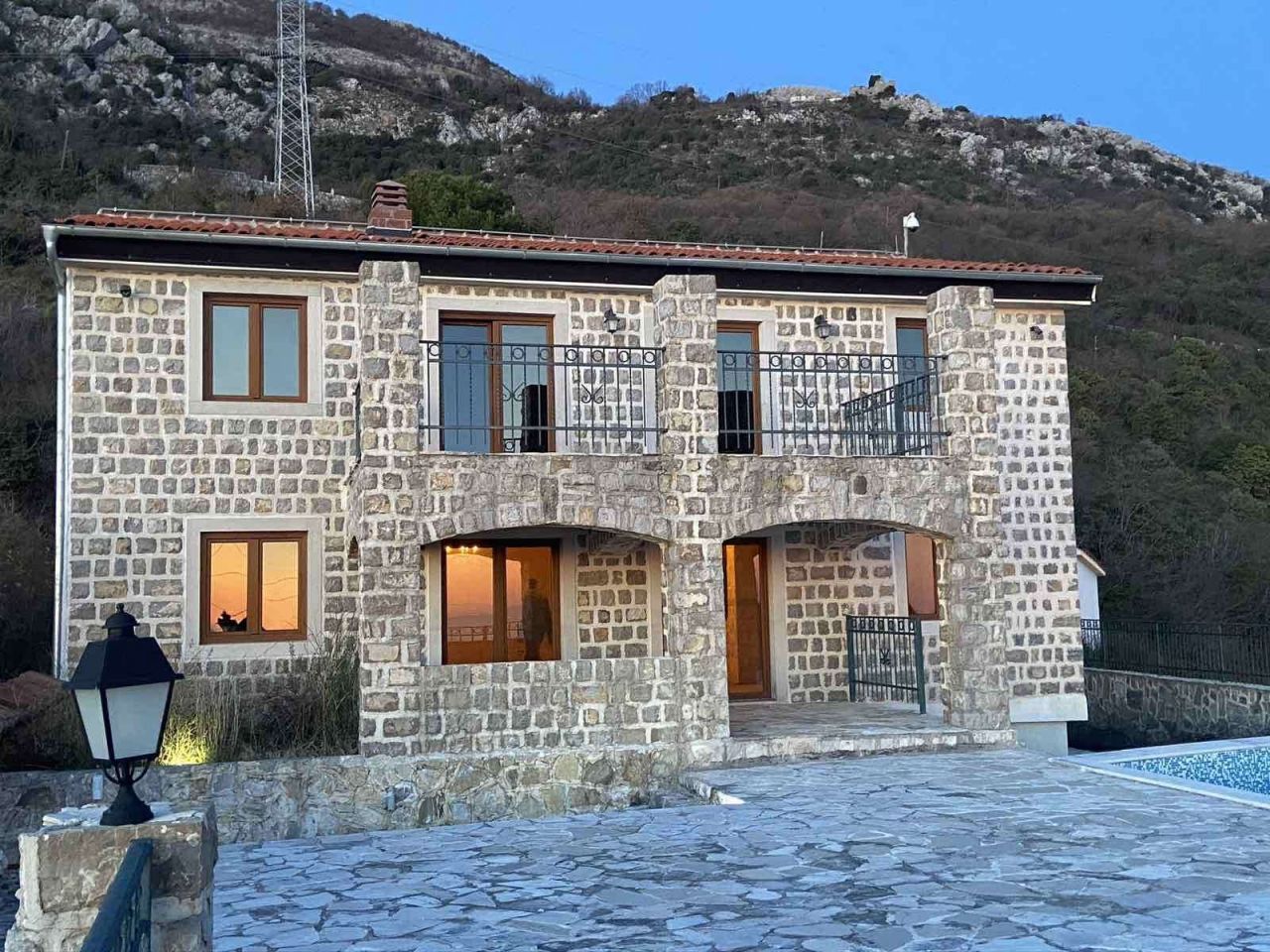 Villa in Petrovac, Montenegro, 466 sq.m - picture 1