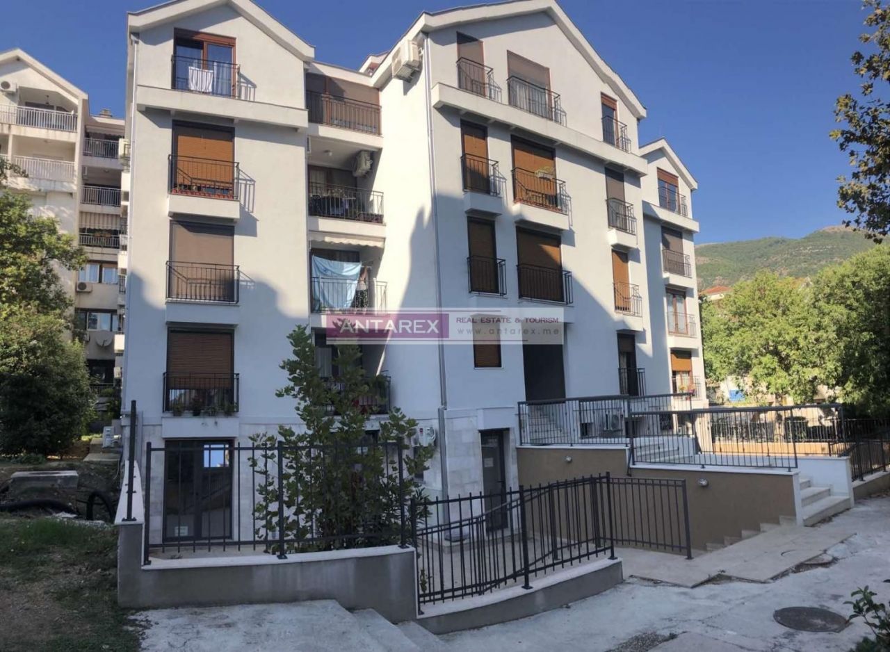 Apartment in Tivat, Montenegro, 38 sq.m - picture 1