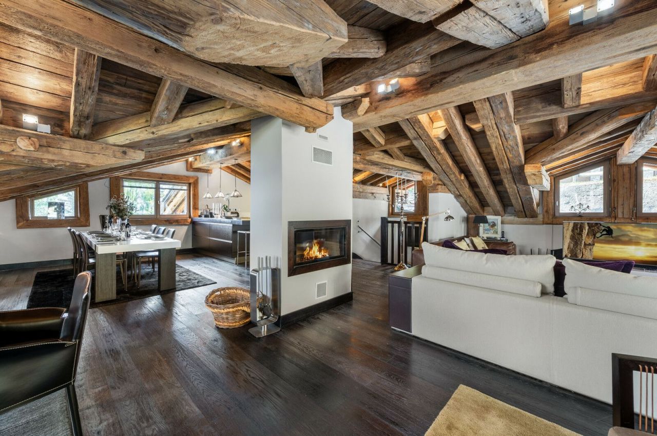 Chalet in Courchevel, France, 240 sq.m - picture 1