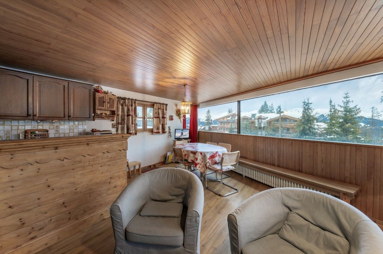 Apartment in Courchevel, France, 40.8 sq.m - picture 1