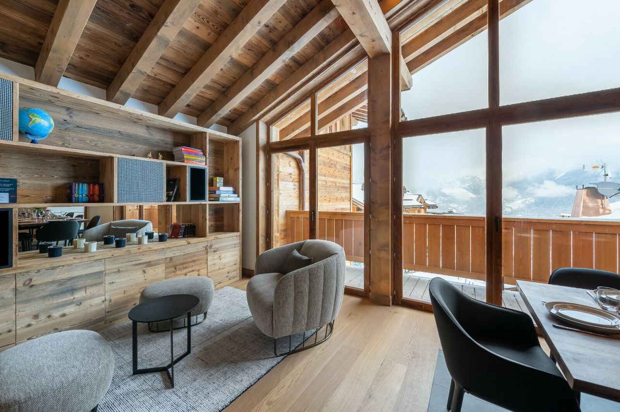 Chalet in Courchevel, France, 322 sq.m - picture 1