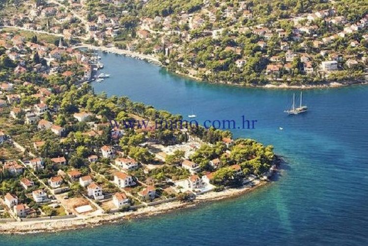 Land on Brac, Croatia, 1 660 sq.m - picture 1