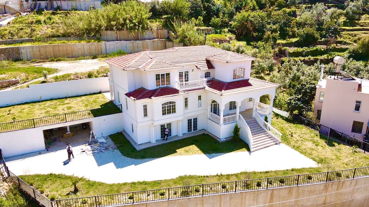 Villa in Alanya, Turkey, 600 sq.m - picture 1
