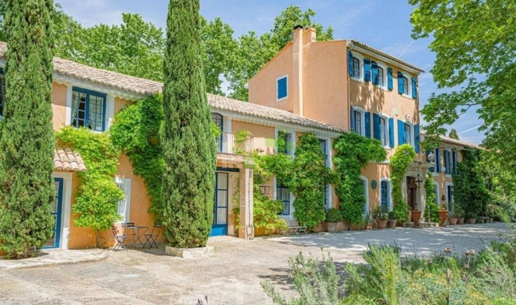 Mansion Provans, France, 1 000 sq.m - picture 1