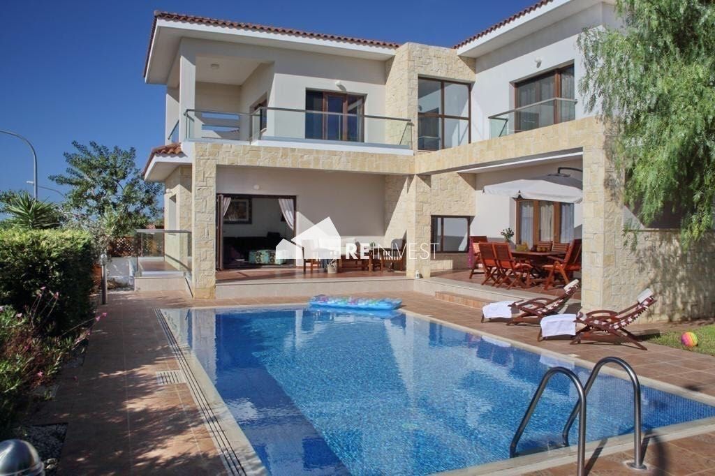 Villa in Peyia, Cyprus, 350 sq.m - picture 1