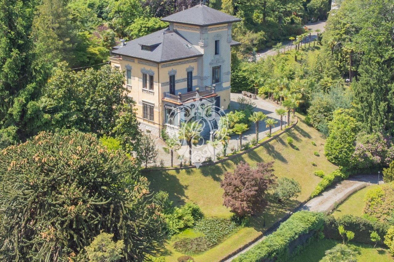 Villa in Stresa, Italy, 800 sq.m - picture 1