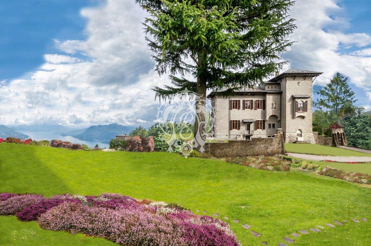 Villa à Stresa, Italie, 700 m2 - image 1