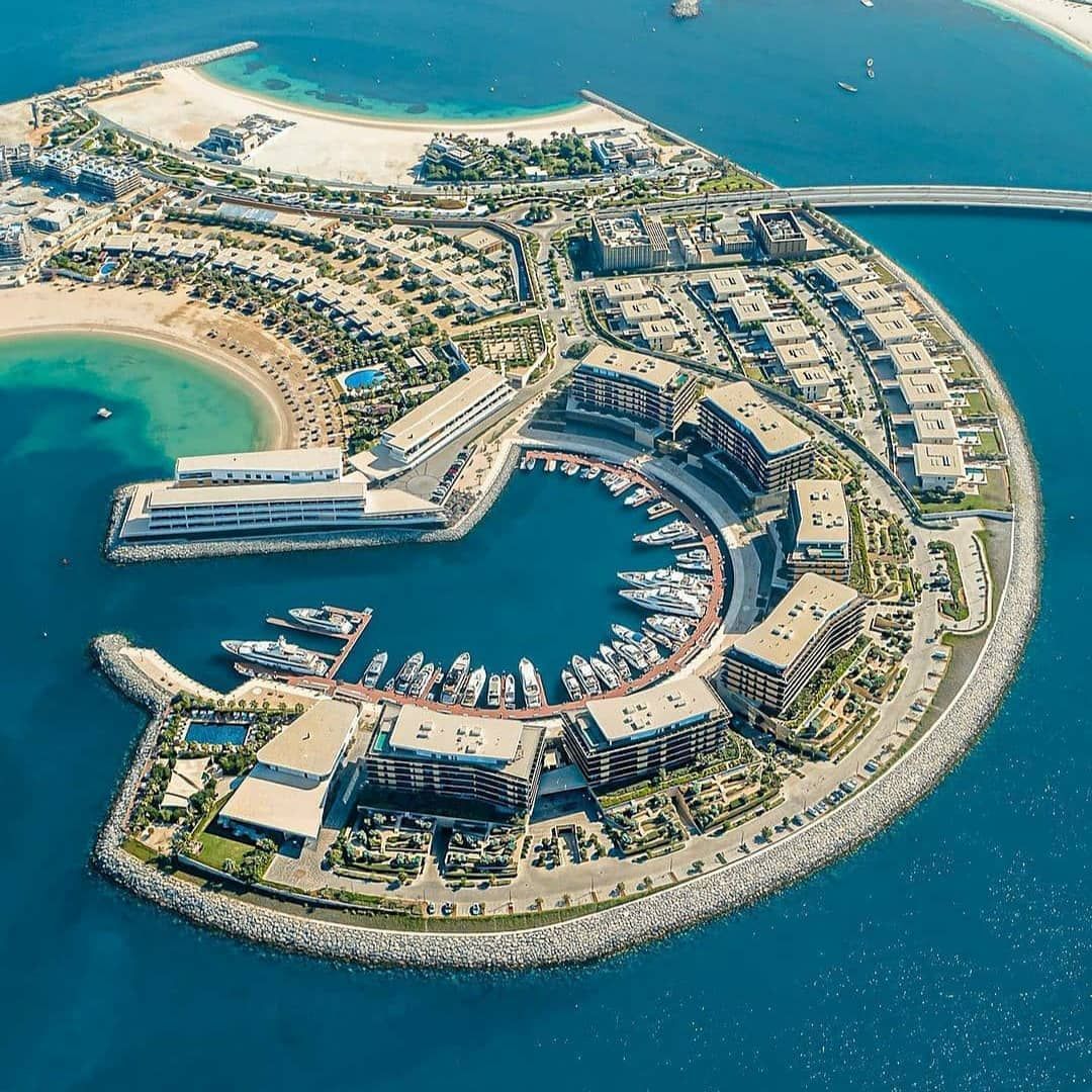Land in Dubai, UAE, 1 622.32 sq.m - picture 1