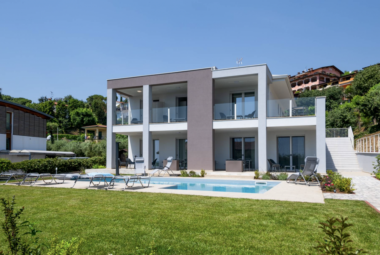 Villa por Lago de Garda, Italia, 320 m2 - imagen 1