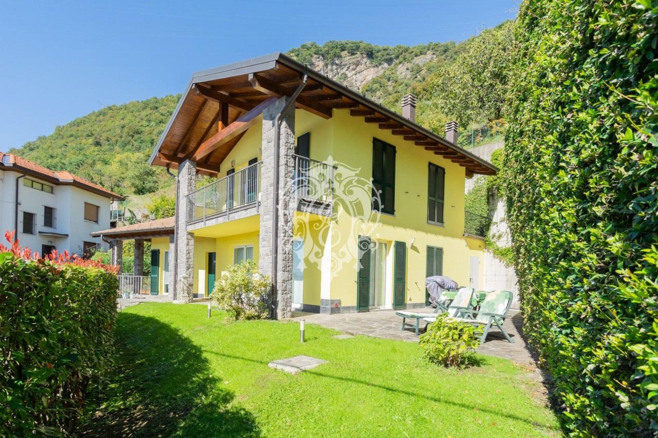 Villa à Cernobbio, Italie, 230 m2 - image 1