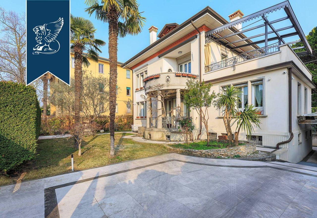 Villa in Venice, Italy, 600 sq.m - picture 1