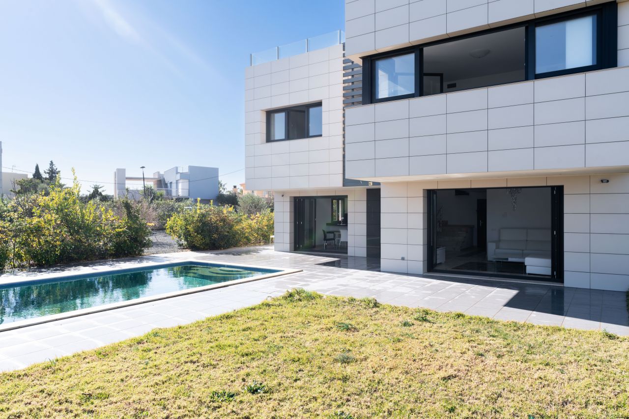 Casa en L'Ametlla de Mar, España, 350 m2 - imagen 1