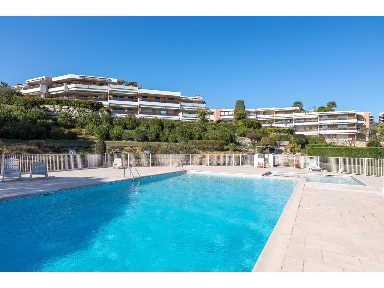 Flat in Antibes, France, 91.51 sq.m - picture 1