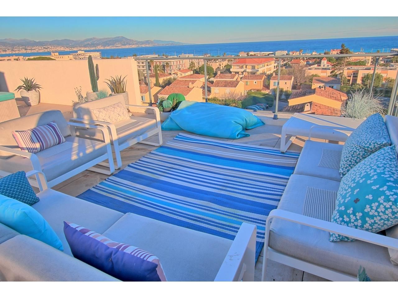 Appartement à Antibes, France, 104 m2 - image 1