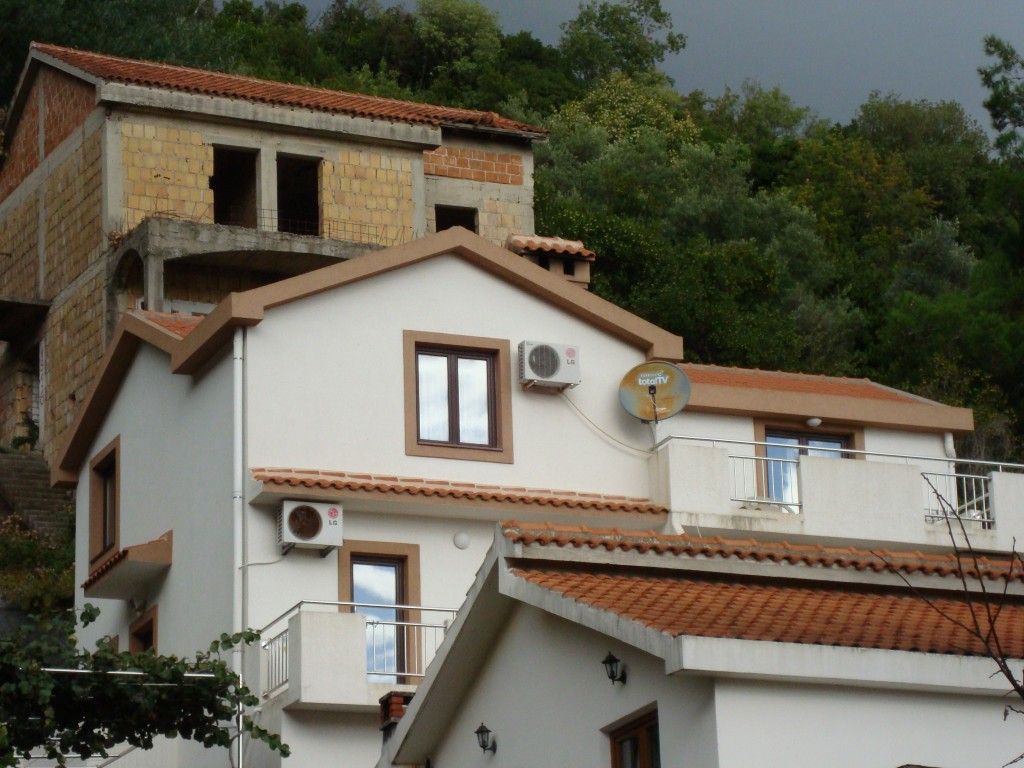 Haus in Budva, Montenegro, 211 m2 - Foto 1
