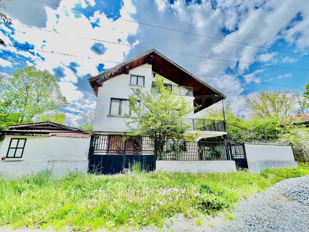 House in Elena, Bulgaria, 300 sq.m - picture 1