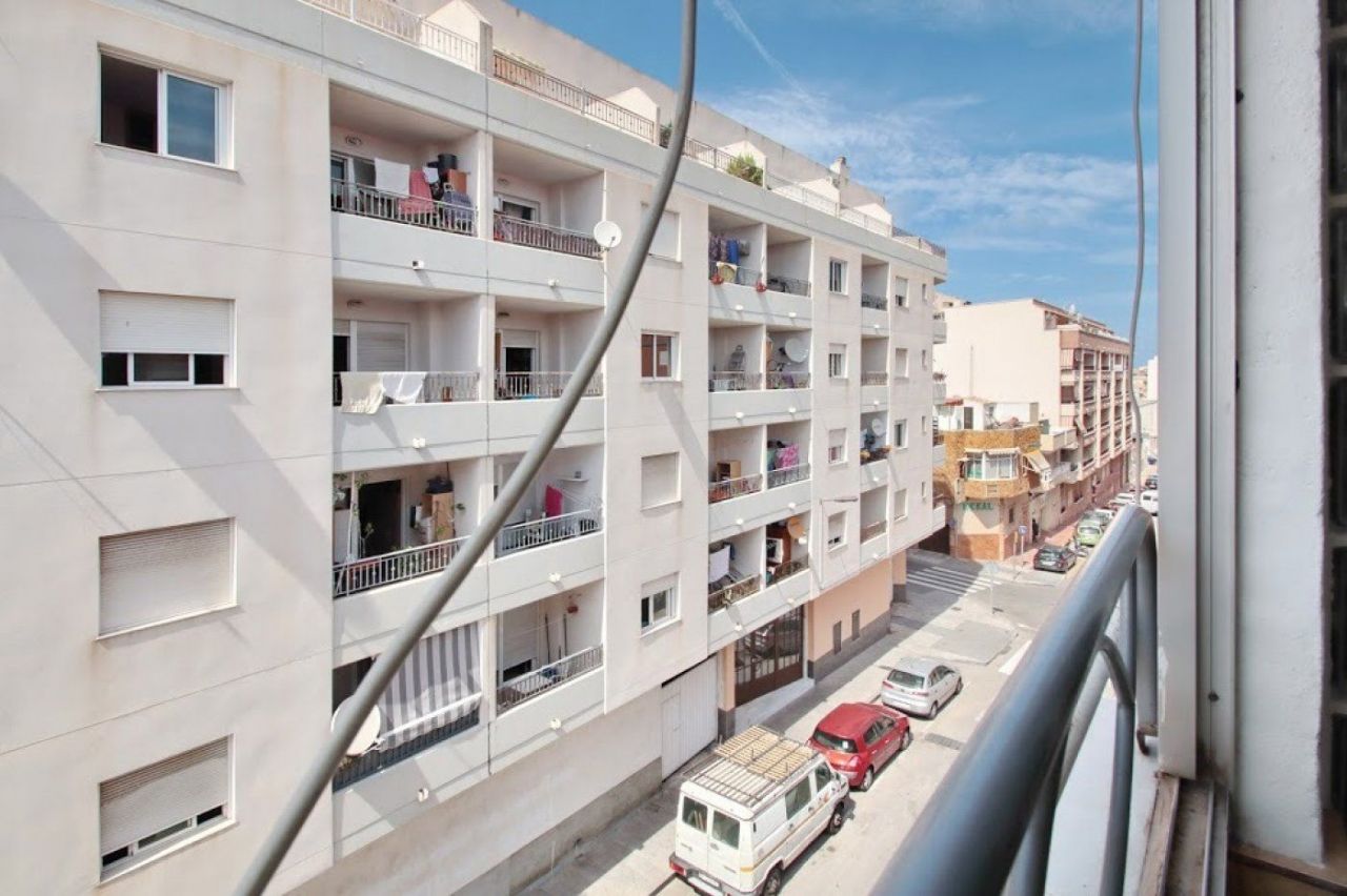 Flat in Torrevieja, Spain, 90 sq.m - picture 1