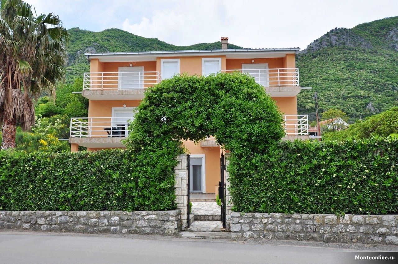 Haus in Prkanj, Montenegro, 306 m2 - Foto 1