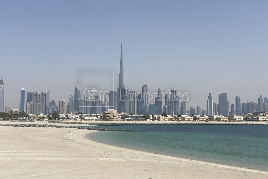 Land in Dubai, UAE, 929 sq.m - picture 1