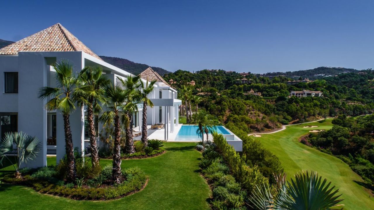 Villa in Marbella, Spain, 2 000 sq.m - picture 1