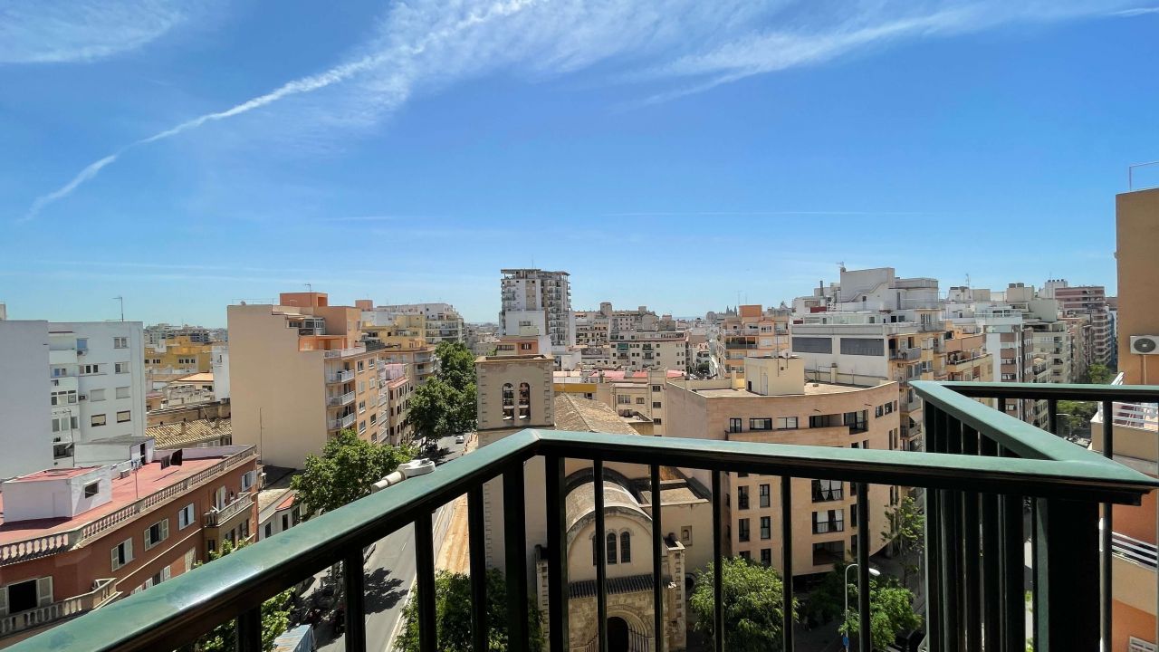Apartment in Palma de Mallorca, Spain, 150 sq.m - picture 1