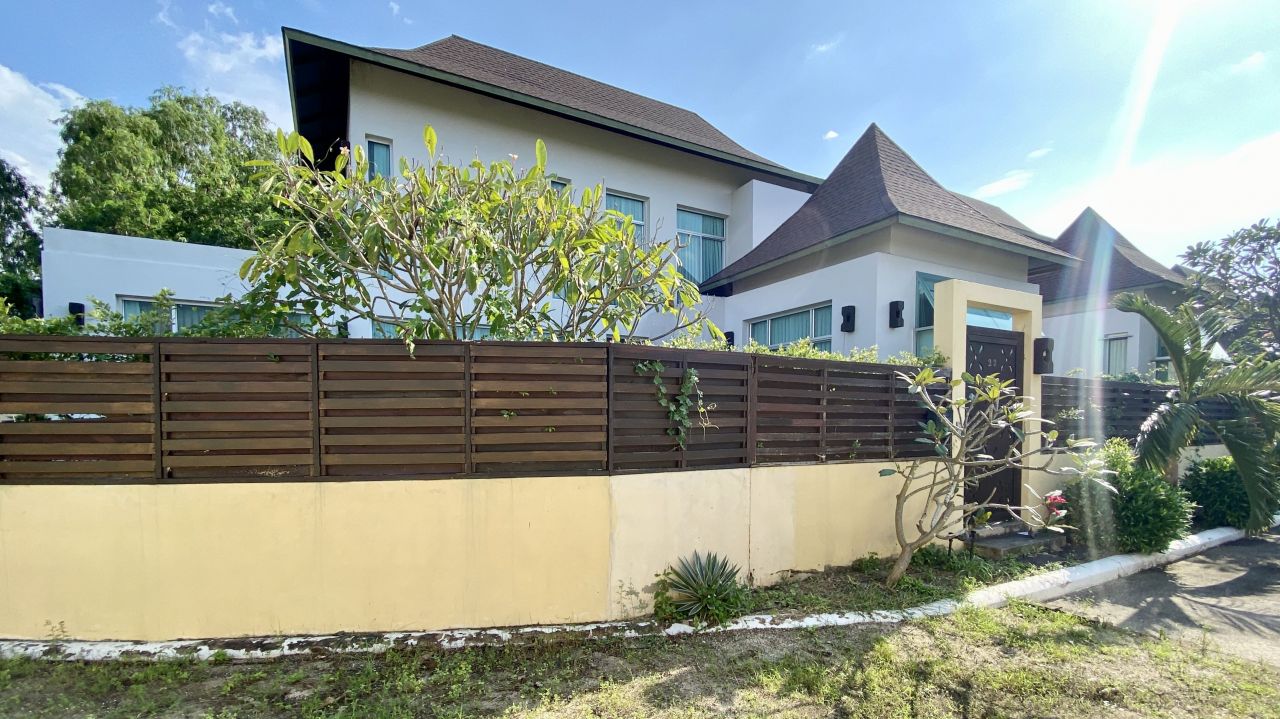 Villa in Pattaya, Thailand, 250 sq.m - picture 1