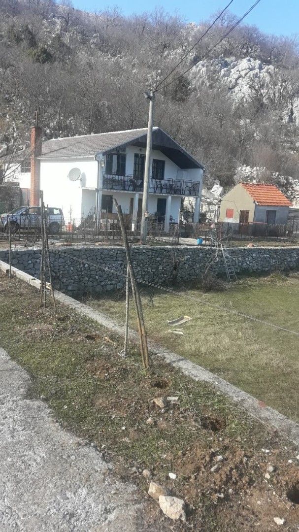 House in Bar, Montenegro, 250 m² - picture 1