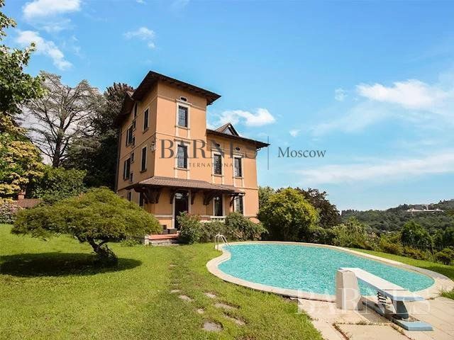 Casa en Varese, Italia, 480 m2 - imagen 1