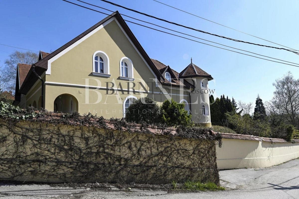 House in Szentendre, Hungary, 693 sq.m - picture 1
