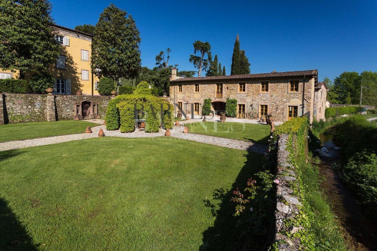 Casa en Lucca, Italia, 3 500 m2 - imagen 1